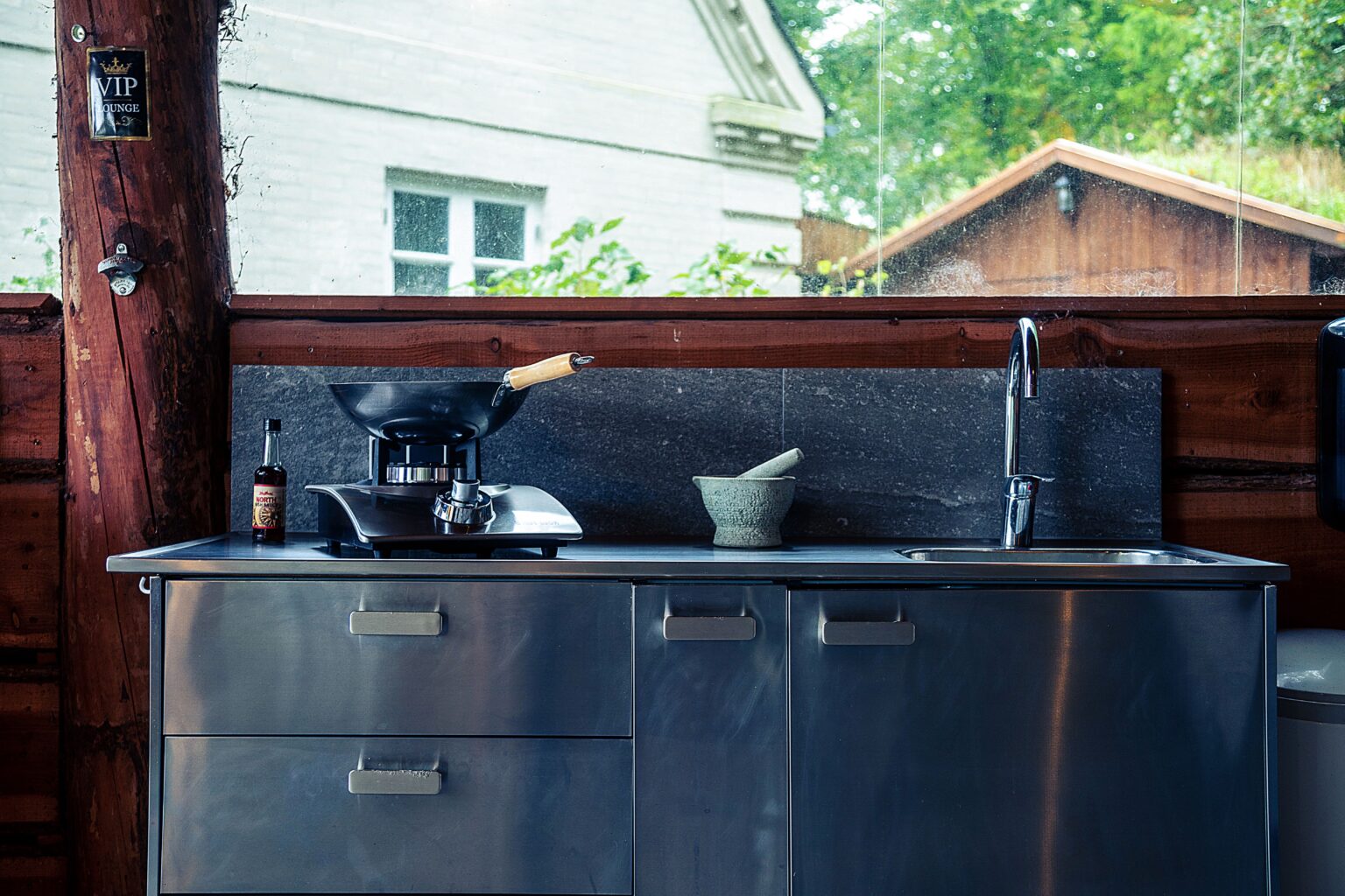 A Practical Guide to Choosing an Outdoor Kitchen